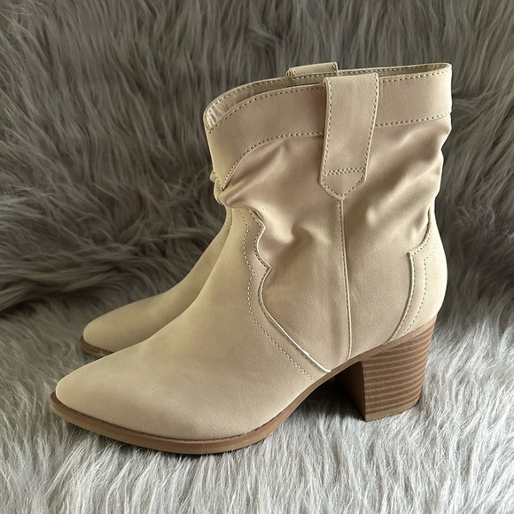 Time And Tru‎ Western Slouch Boots Women Size 6 Tan Slip On Booties Cowgirl - Picture 1 of 6